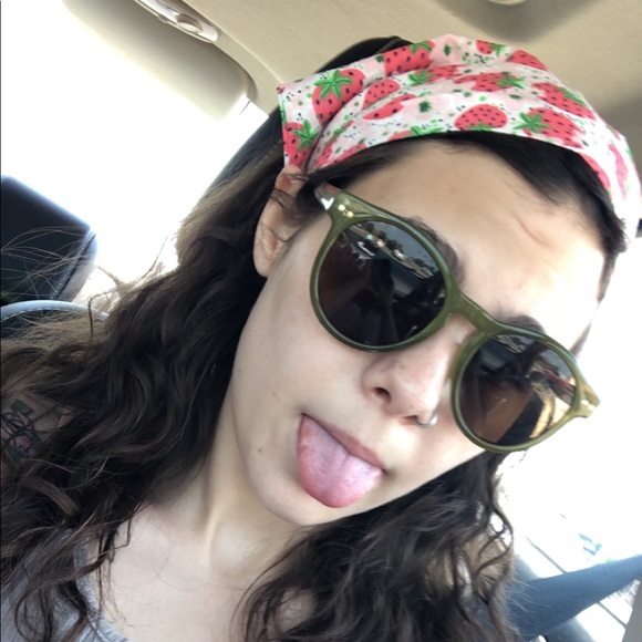 Meet your Posher, Rileigh - Picture 2 of 3